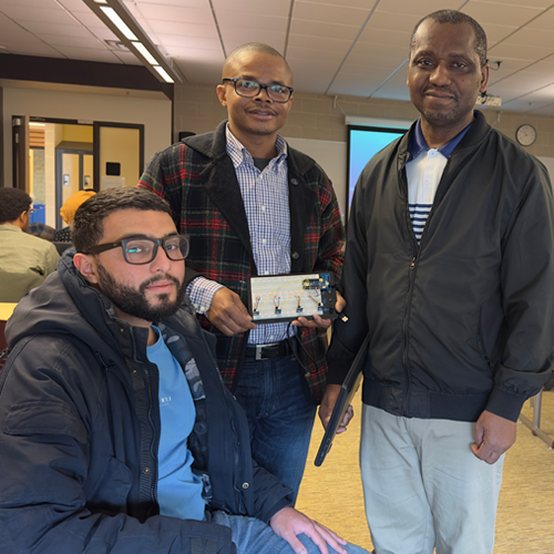 équipe composée de Souhail Raouz, Youan Alain, Comoe Alphonse Amoikon et Algassimou Diallo a conçu un système de stationnement intelligent basé sur l’IoT