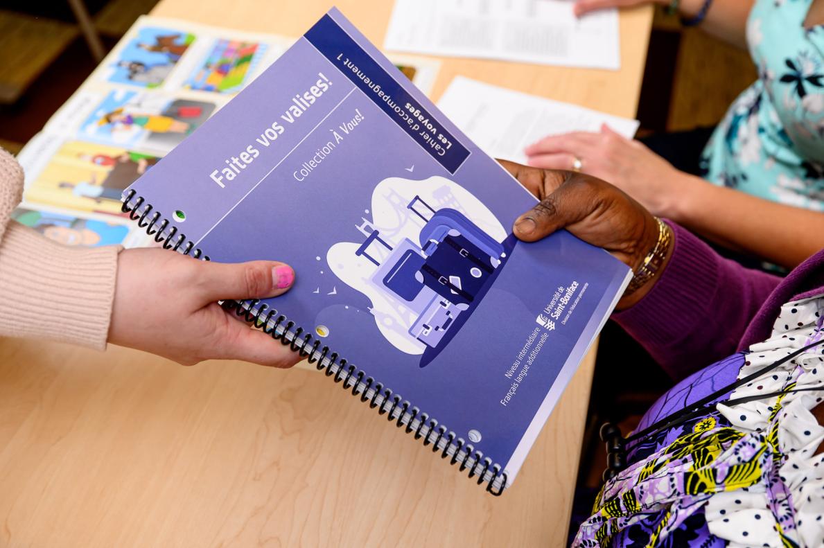 Couverture d’un cahier de la collection « À Vous! »