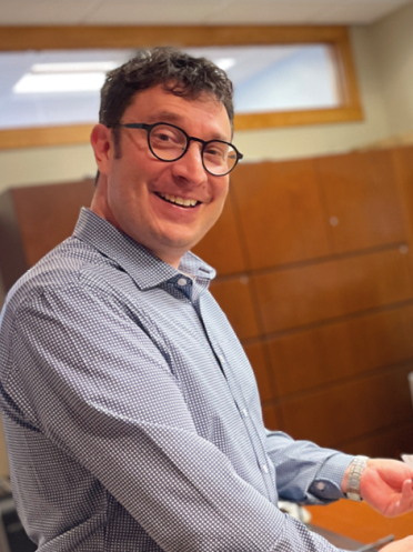 Christian Perron, secrétaire général de l'USB, accompagné de Brigitte Kemp-Chaput, gestionnaire du Cabinet de la rectrice.